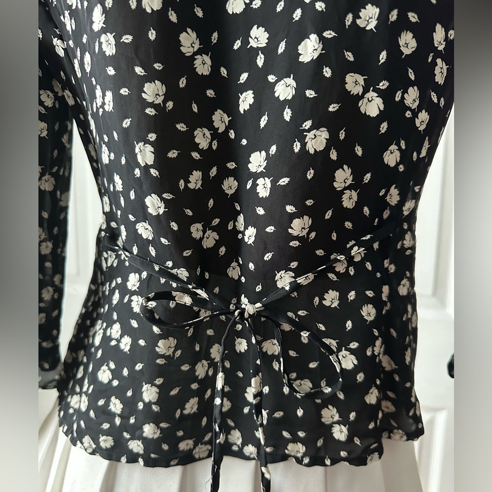 Ann Taylor Black and White Floral silk blouse - Picture 9 of 13